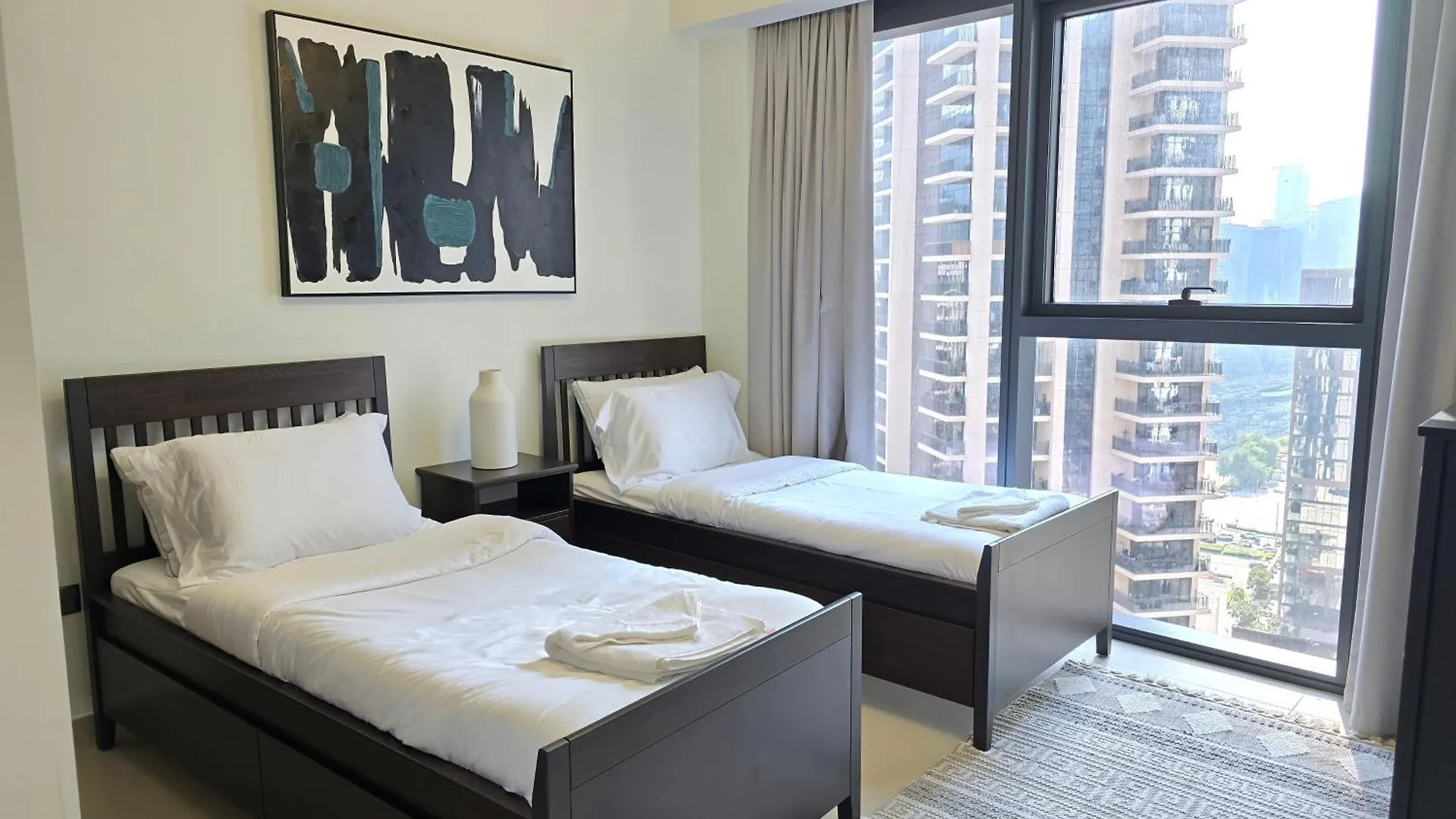 Apartment Steps To Dubai Mall & Burj, Ideal Home In Downtown
