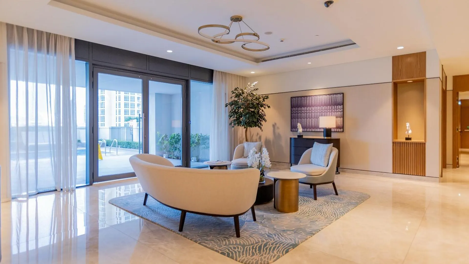 Steps To Dubai Mall & Burj, Ideal Home In Downtown 0*,