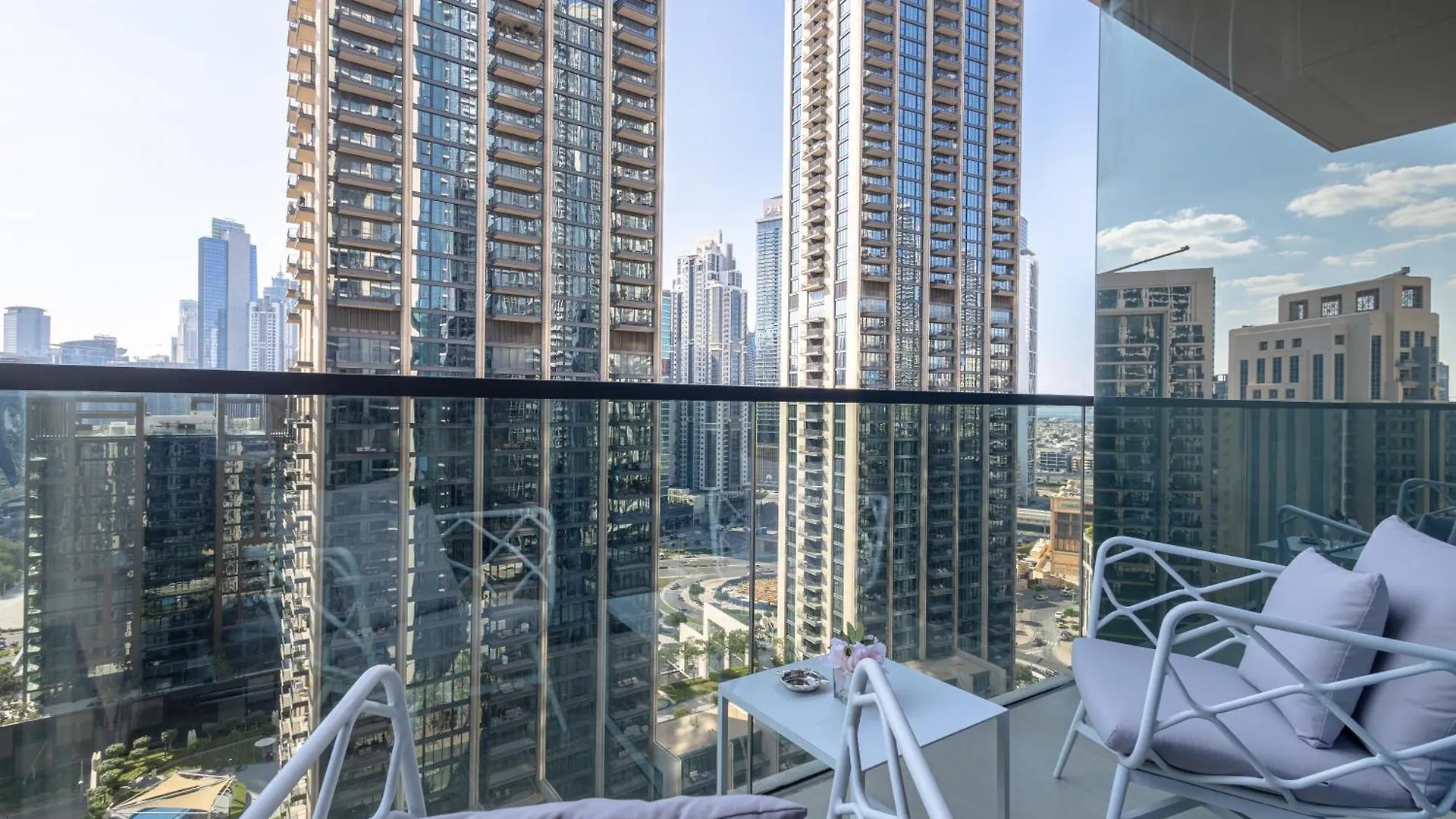 Steps To Dubai Mall & Burj, Ideal Home In Downtown Apartment