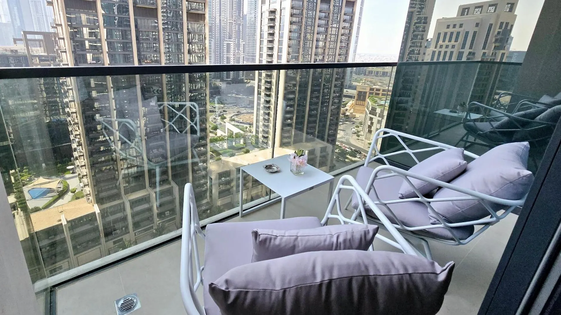 Lägenhet Steps To Dubai Mall & Burj, Ideal Home In Downtown