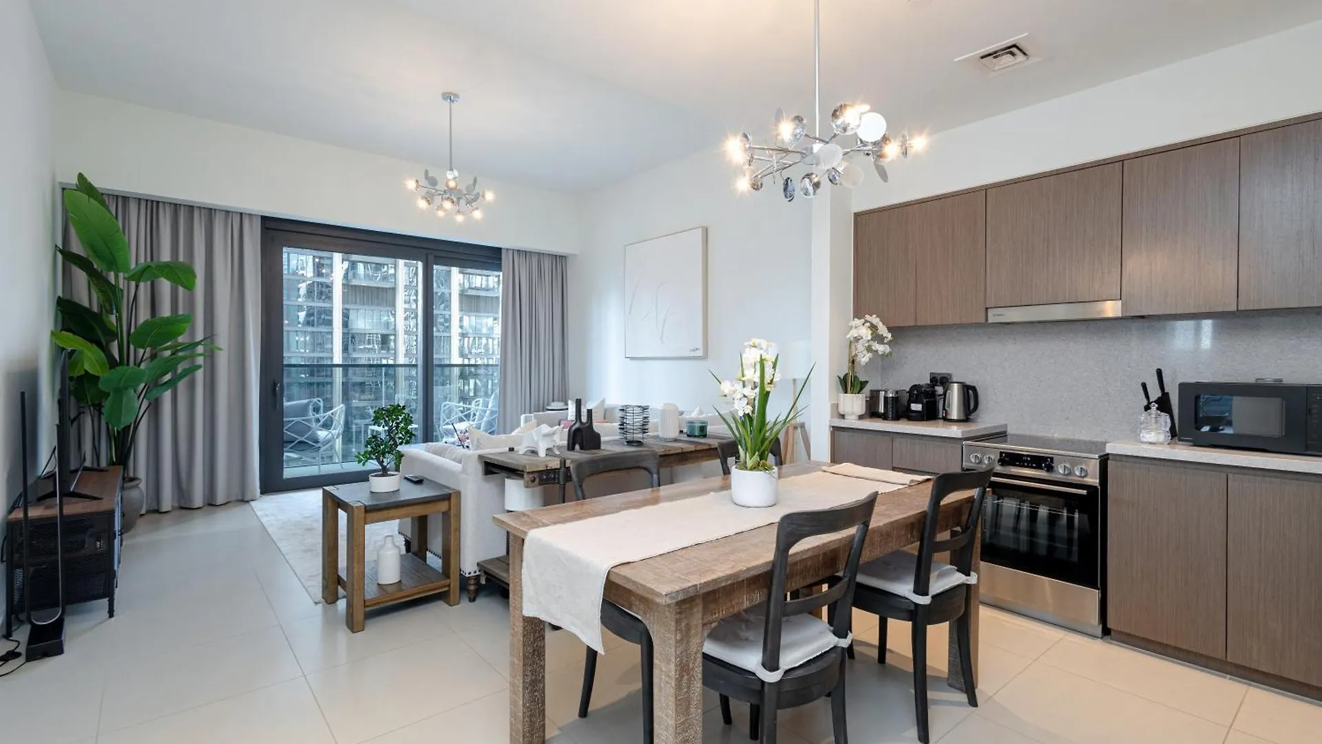 Steps To Dubai Mall & Burj, Ideal Home In Downtown 0*,